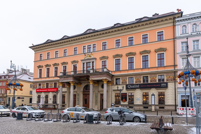 Budynek giełdy na placu Solnym